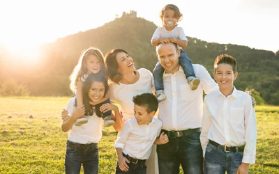 Ein früherer Familienmoment von Slobodan Starcevic und seiner Familie im Freien