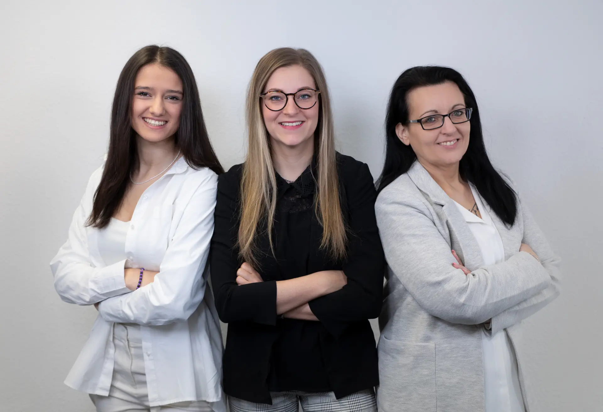 Janine Mößner, Lea Starcevic und Sarah Kuhn vom albfinanz Immobilienteam
