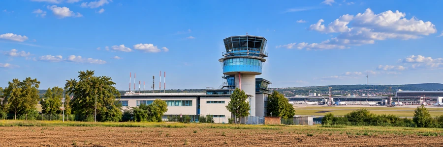 Flughafen-Tower in Filderstadt-Bernhausen &ndash; KI-gestaltetes Panorama