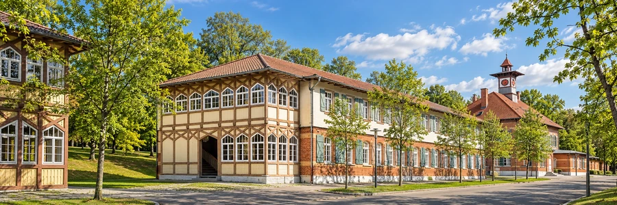 Historische Geb&auml;ude im Alten Lager M&uuml;nsingen &ndash; KI-gestaltetes Panorama