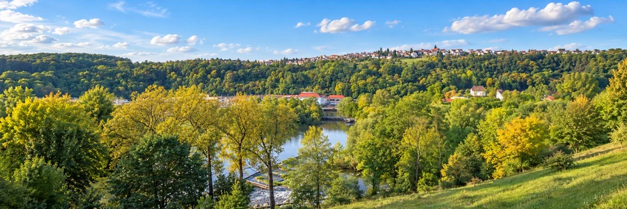 Neckarlandschaft bei Neckartenzlingen &ndash; KI-gestaltetes Panorama