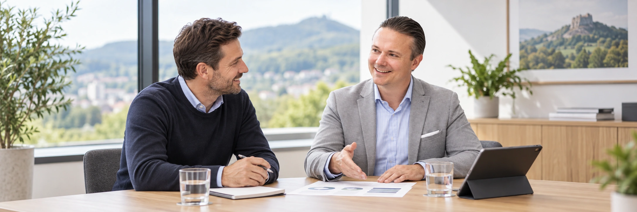 Paul-Jakob Sendler im pers&ouml;nlichen Beratungsgespr&auml;ch bei albfinanz